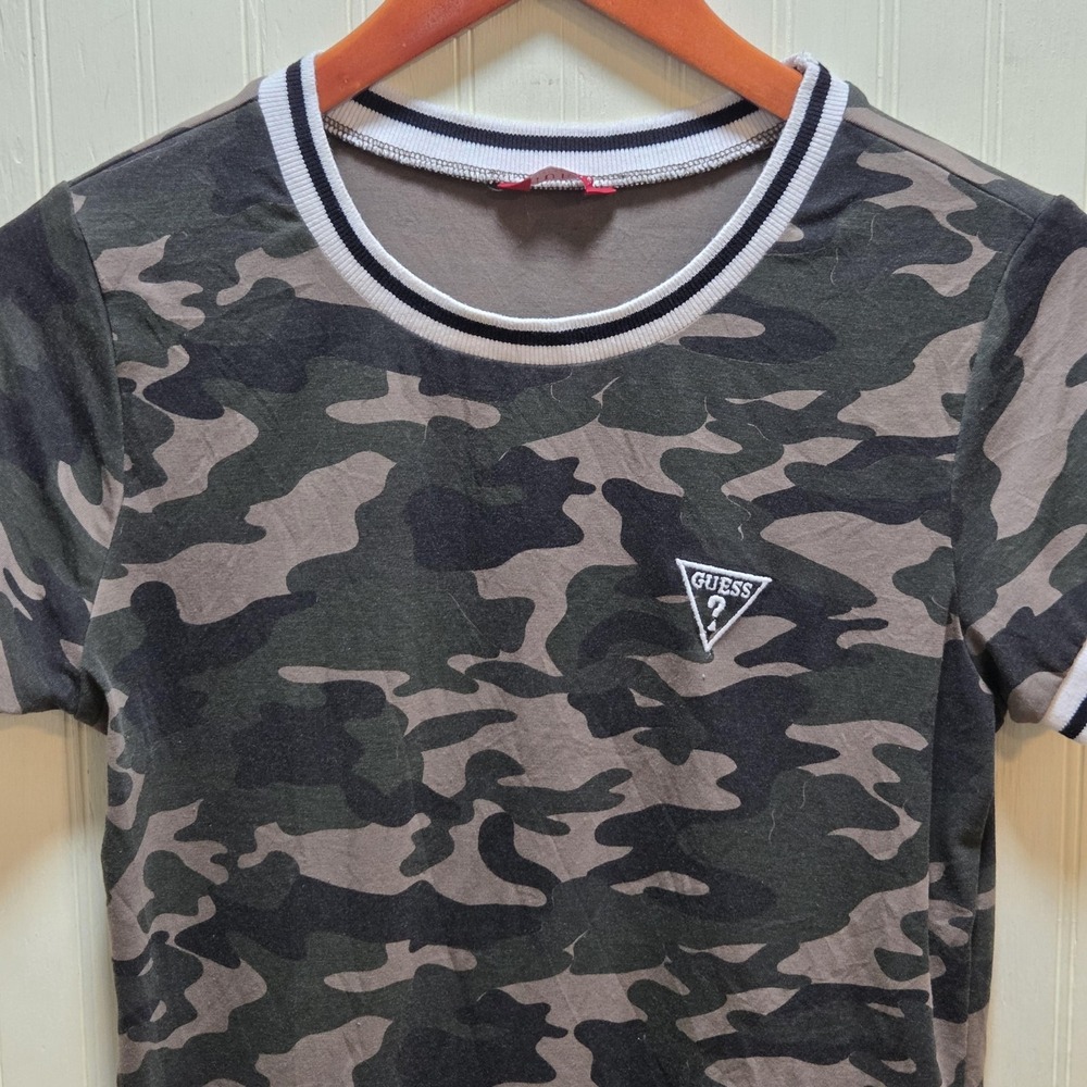 GUESS Shirt Womens Medium Green Camouflage Ringer Short Sleeve Logo Top